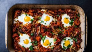 spanish-breakfast-casserole-with-eggs-and-bacon